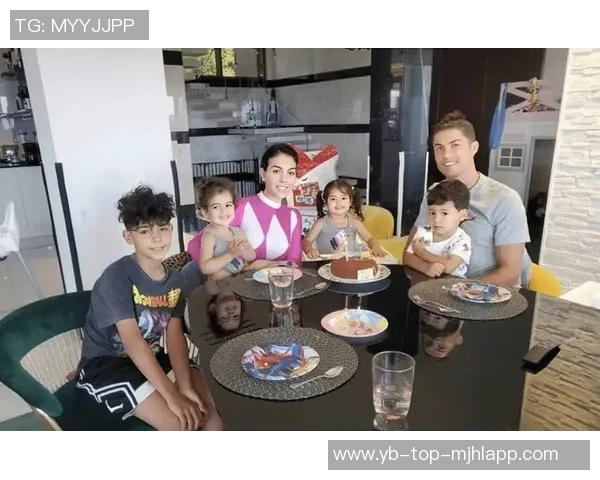 总裁的温馨时光乔治娜分享C罗与孩子们的幸福瞬间