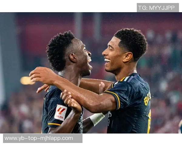 维尼修斯与女友甜蜜互动内马尔点赞称赞这个男孩深深爱着她 维尼修斯与女友甜蜜互动内马尔点赞称赞这个男孩深深爱着她