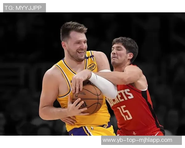 詹姆斯在东契奇和里夫斯的光芒下显得孤独让人心疼的篮球传奇